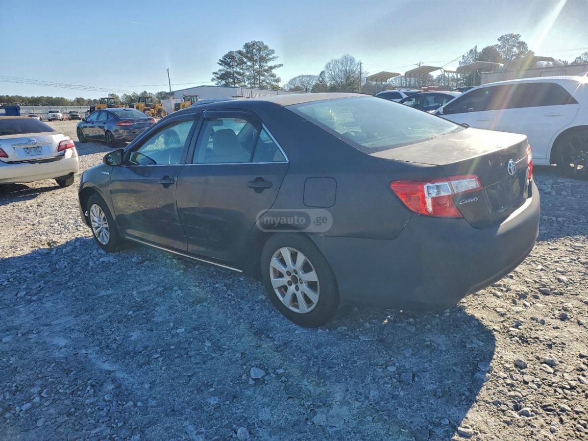 Toyota Camry 2014 — photo 2