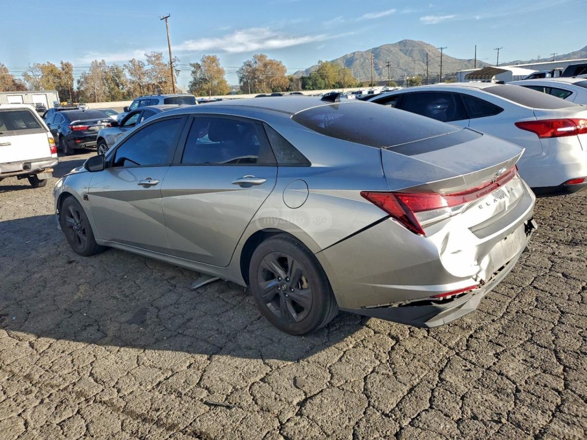 Hyundai Elantra 2021 — photo 2