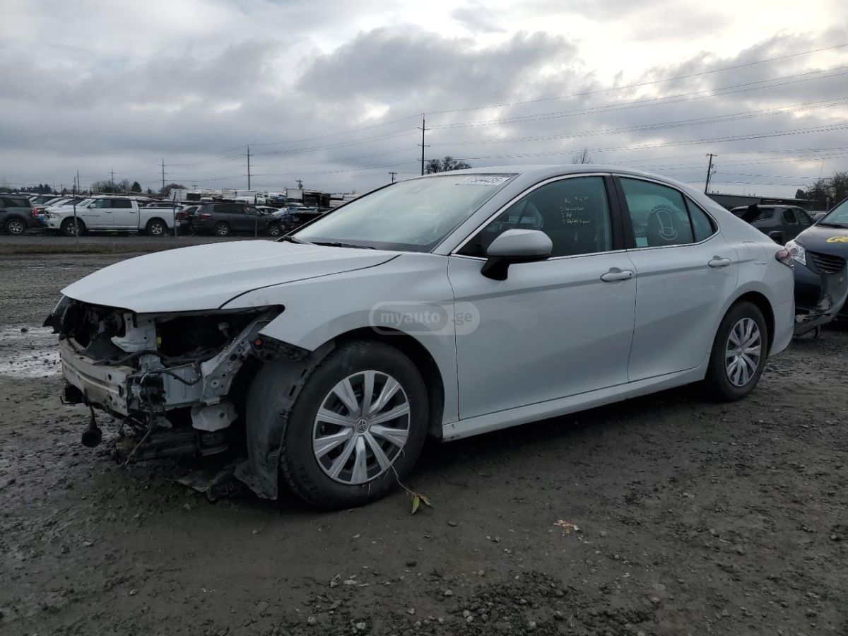 Toyota Camry 2023 — photo 2