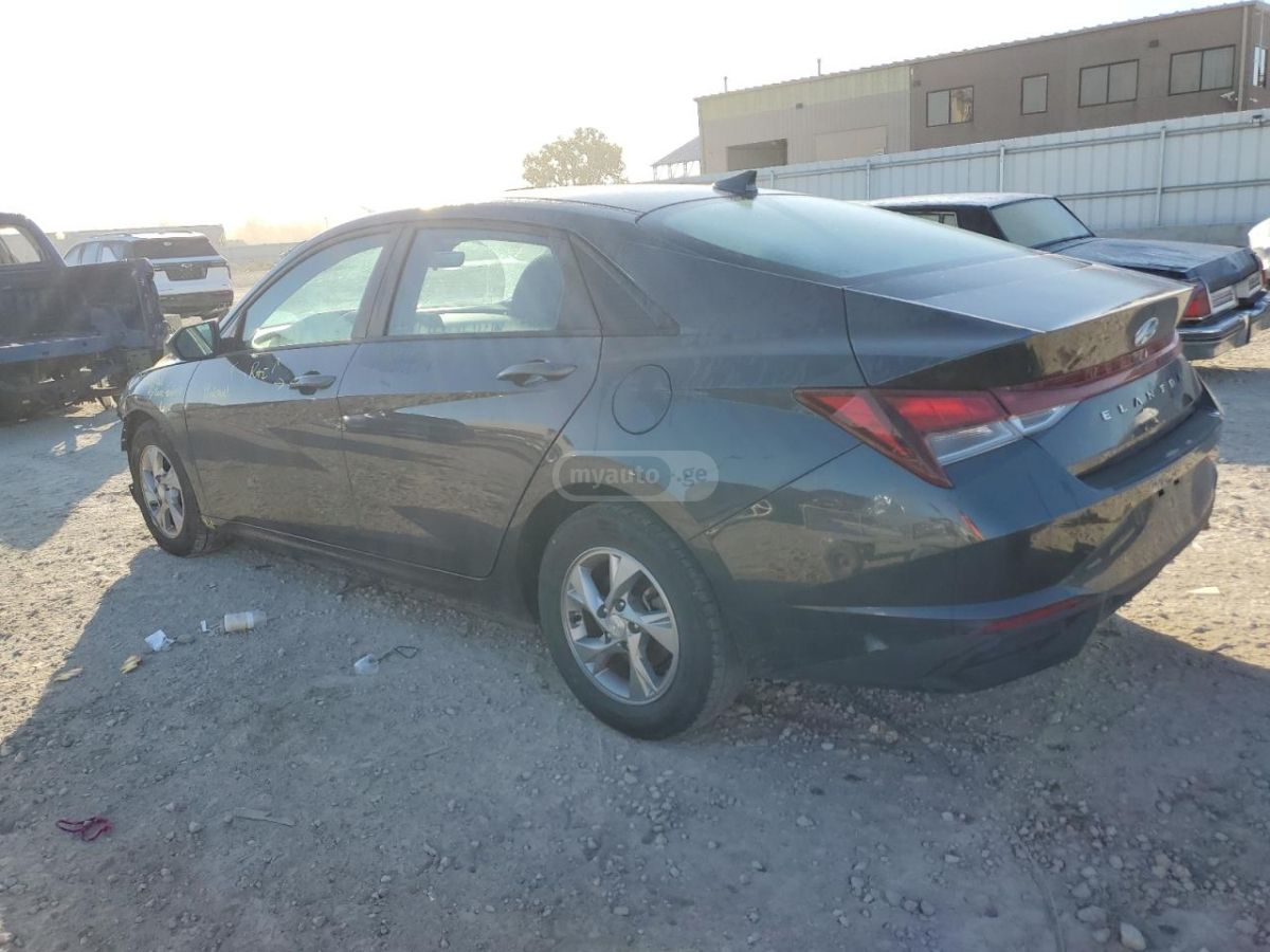 Hyundai Elantra 2022 — photo 2