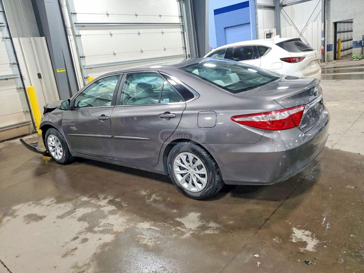 Toyota Camry 2017 — photo 2