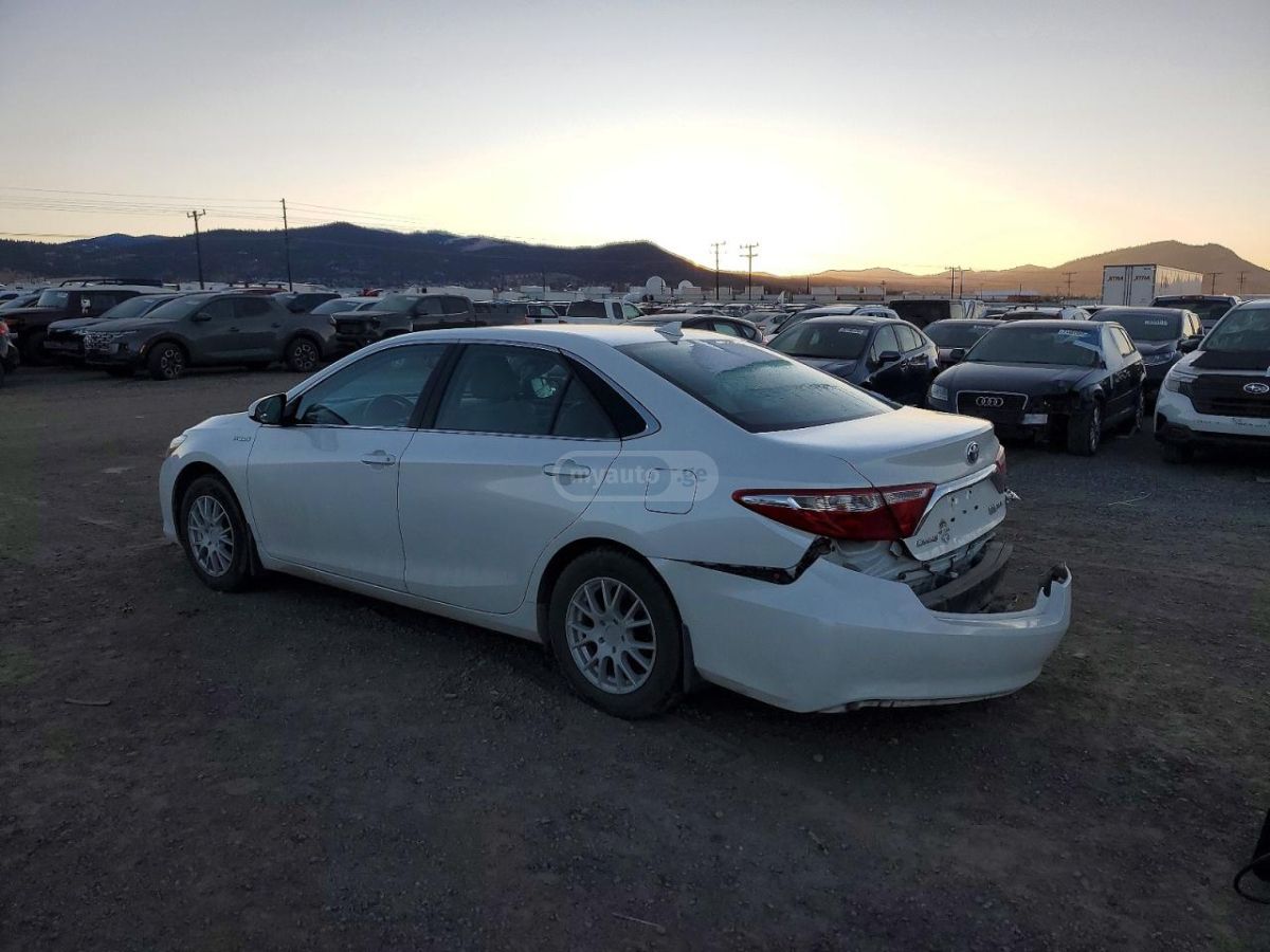 Toyota Camry 2017 — photo 2