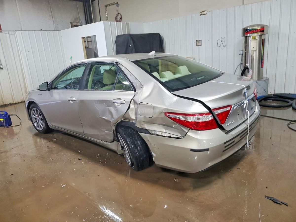 Toyota Camry 2017 — photo 2