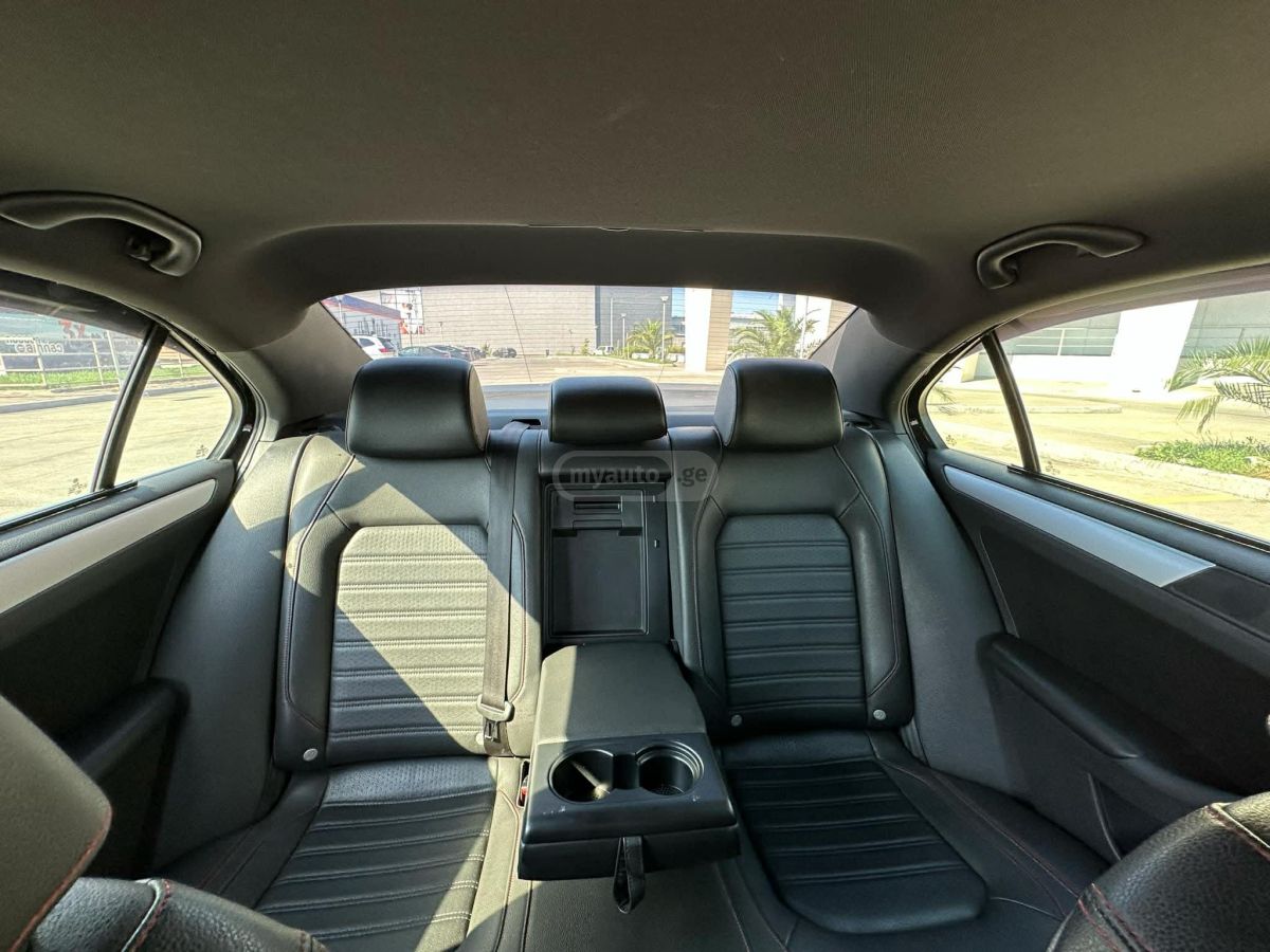 Volkswagen Jetta 2013 — photo 2