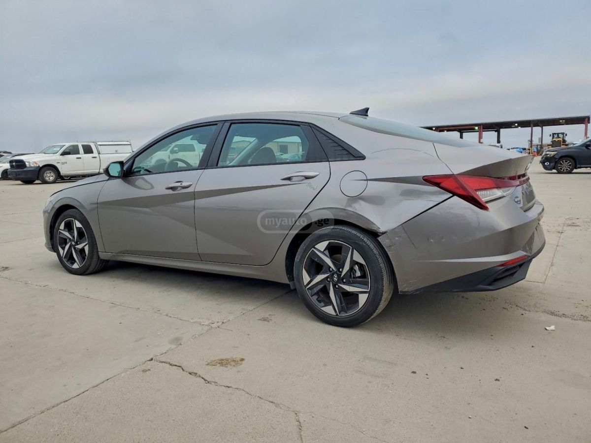 Hyundai Elantra 2023 — photo 2