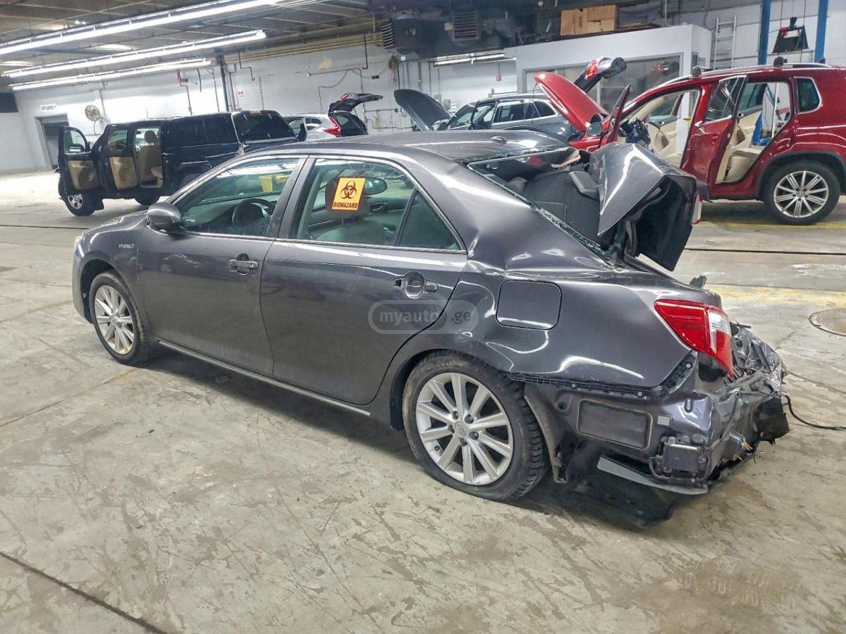 Toyota Camry 2014 — photo 2