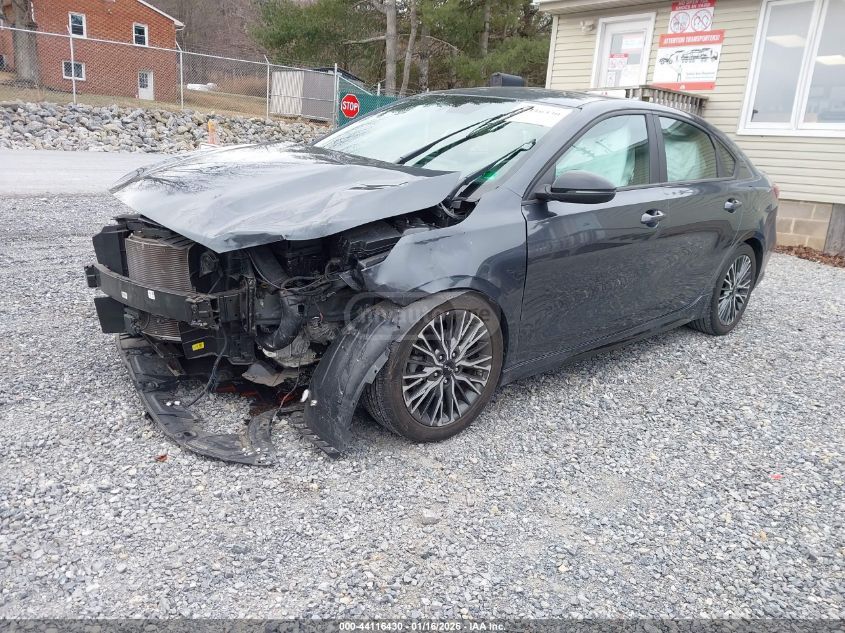 Kia Forte 2022 — photo 2