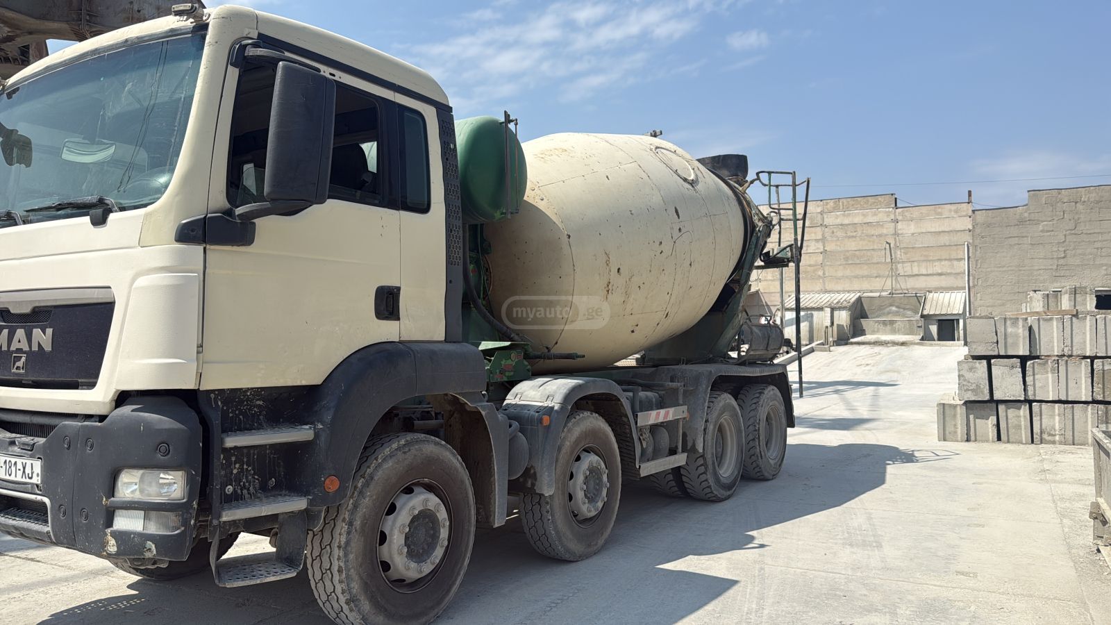 Isuzu TGS 2010 — photo 2