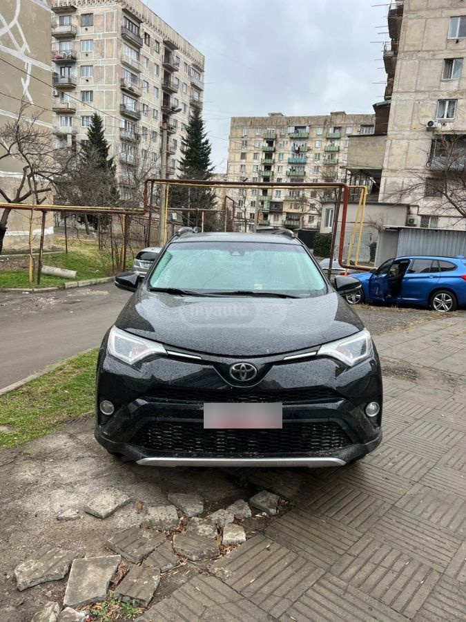 Toyota RAV4 2018 — photo 2