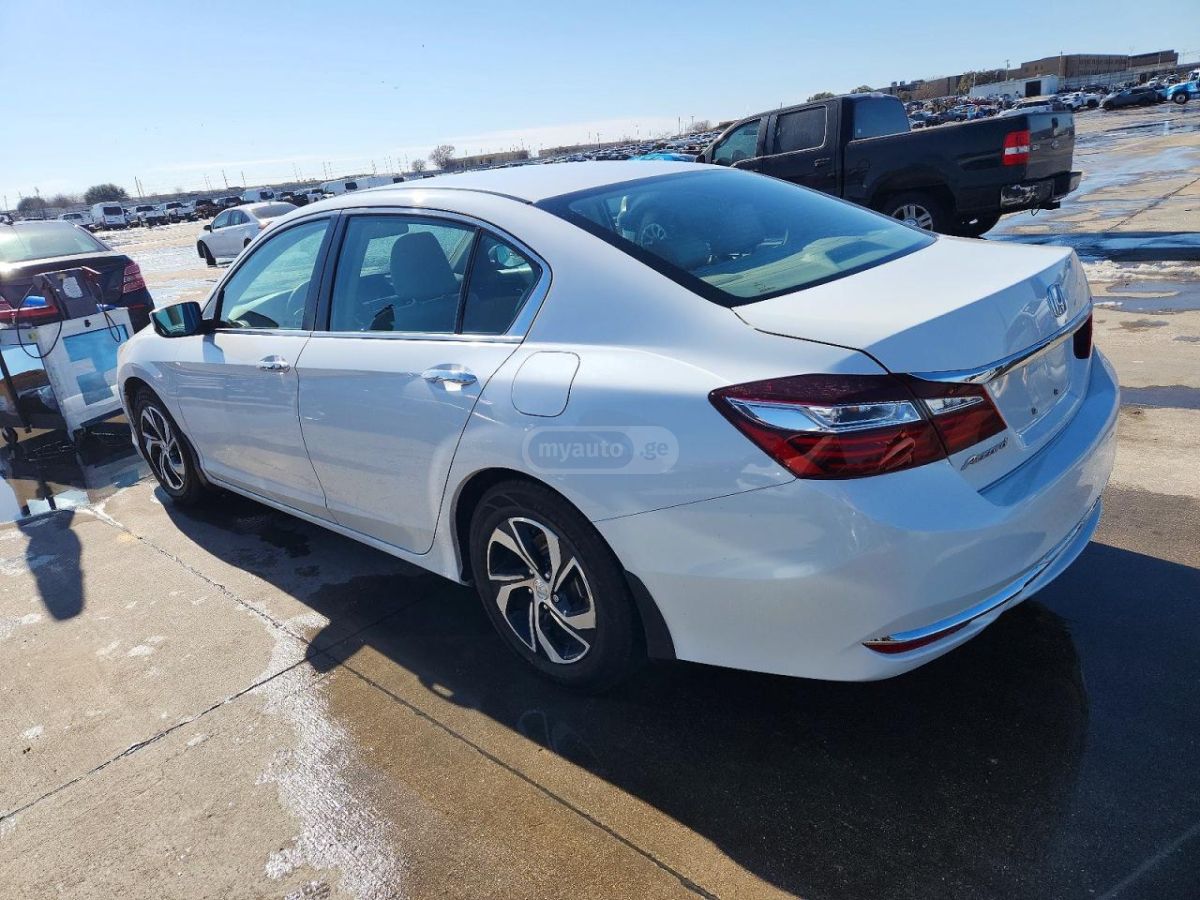 Honda Accord 2017 — photo 2