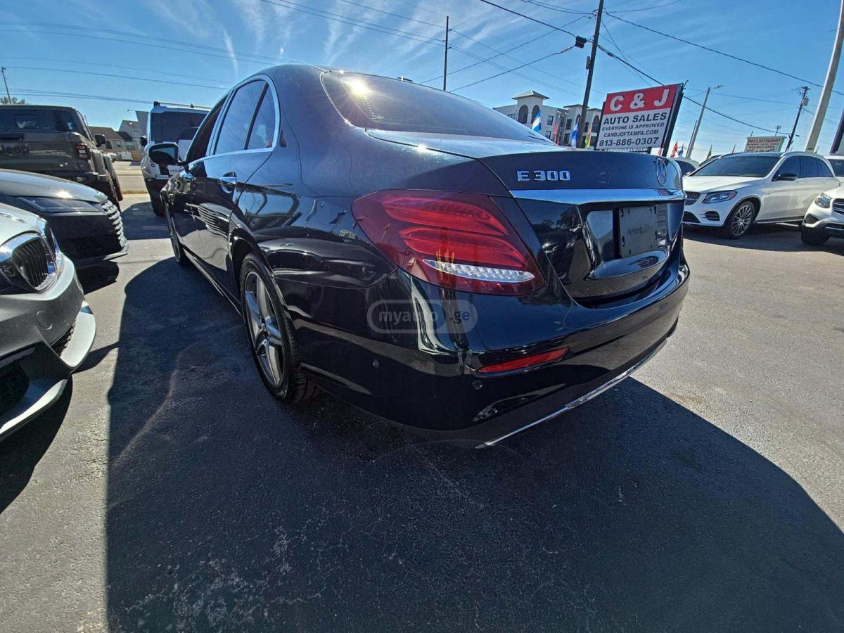 Mercedes-Benz E 300 2017 — photo 2