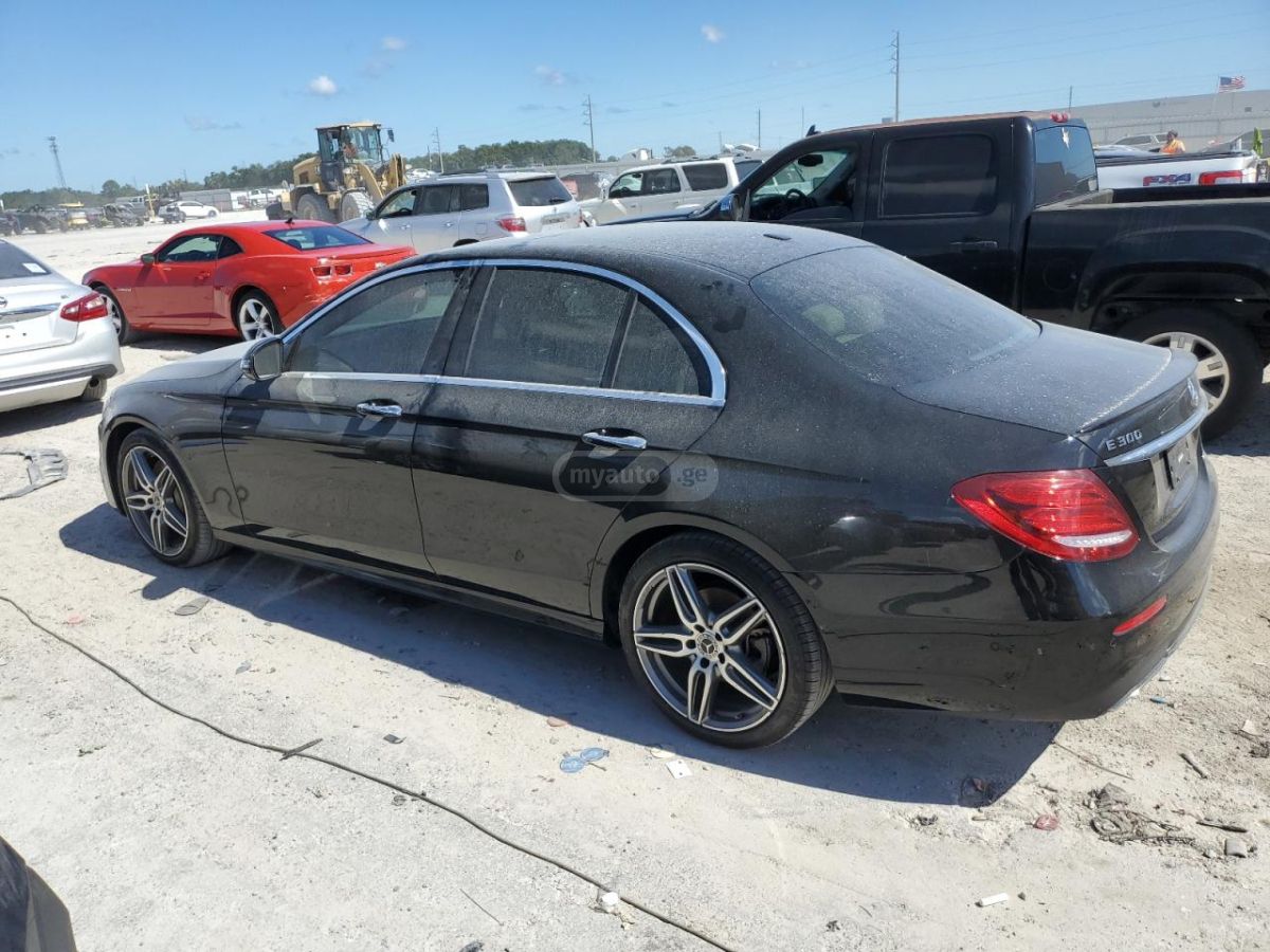 Mercedes-Benz E 300 2019 — photo 2