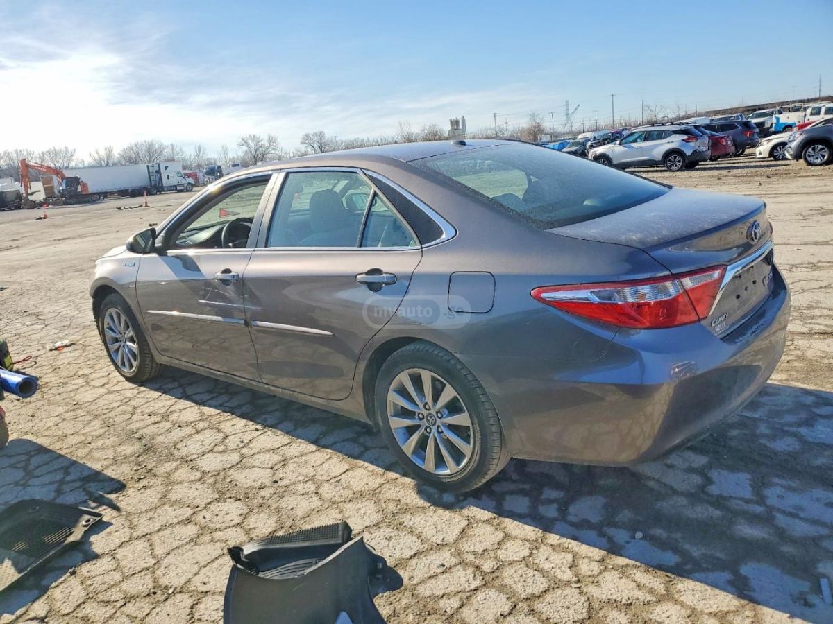 Toyota Camry 2017 — photo 2