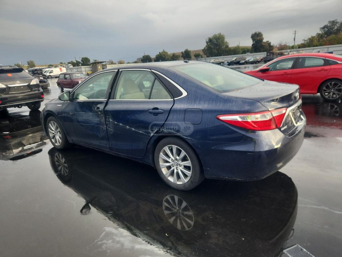 Toyota Camry 2015 — photo 2