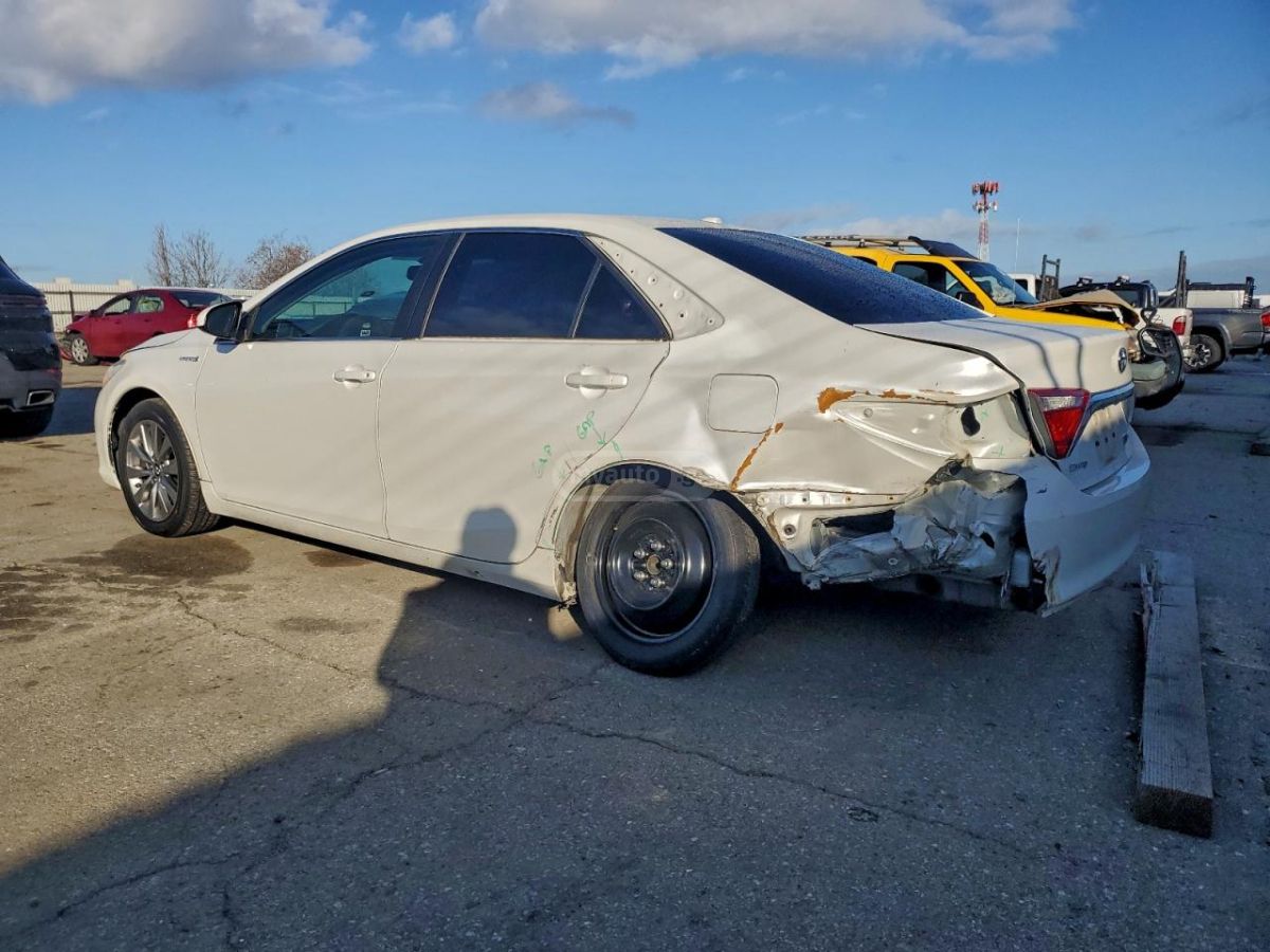 Toyota Camry 2017 — photo 2