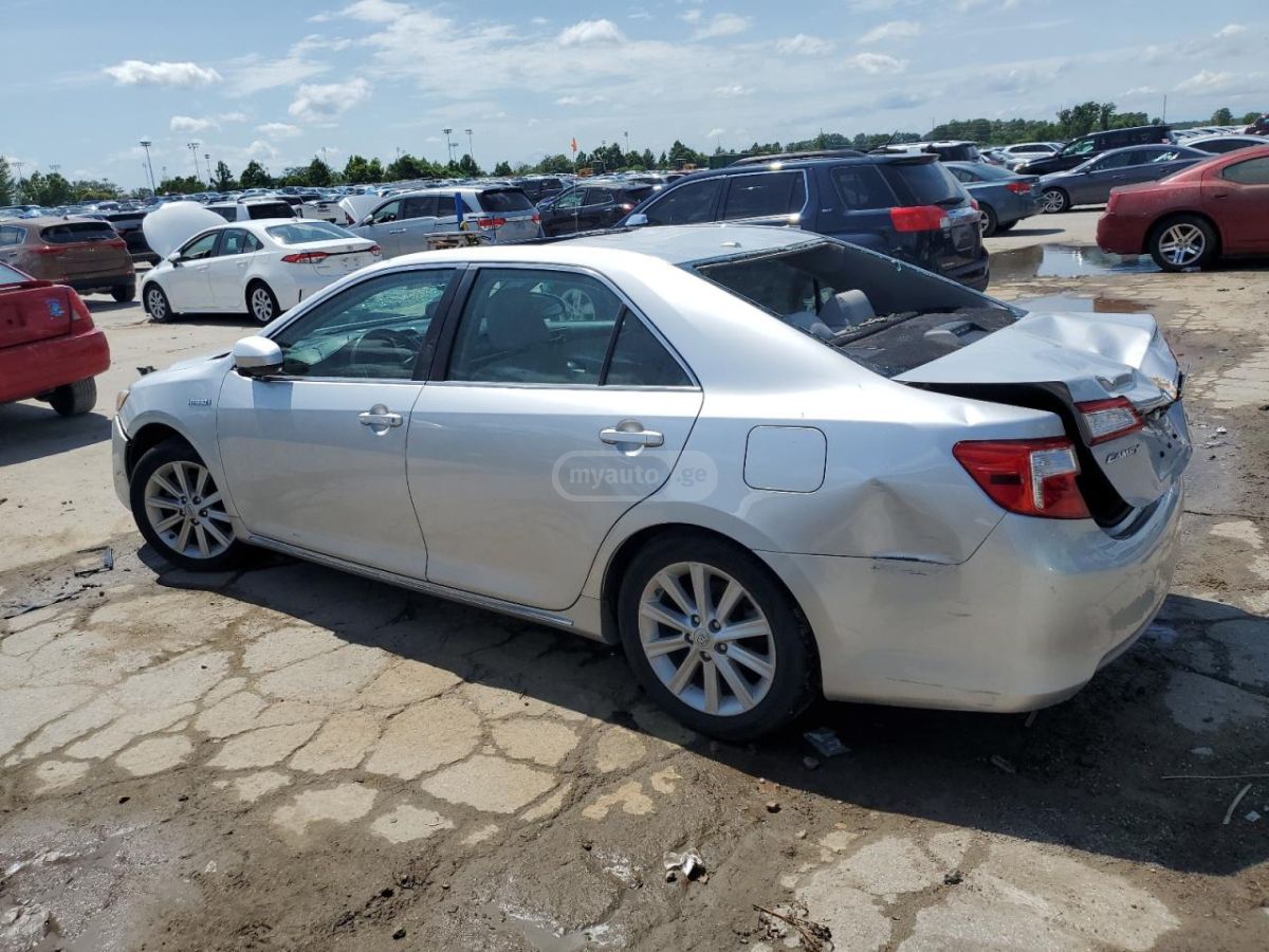 Toyota Camry 2014 — photo 2