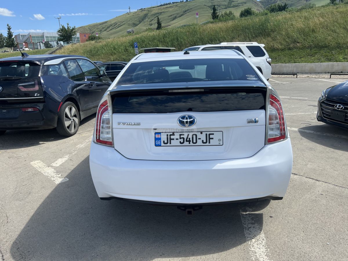 Toyota Prius 2014 — photo 2