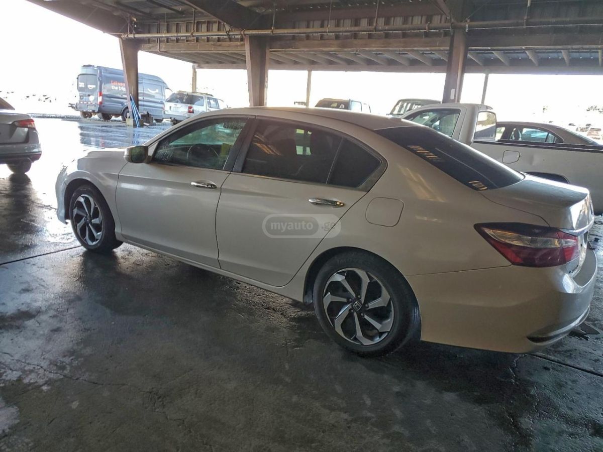 Honda Accord 2017 — photo 2