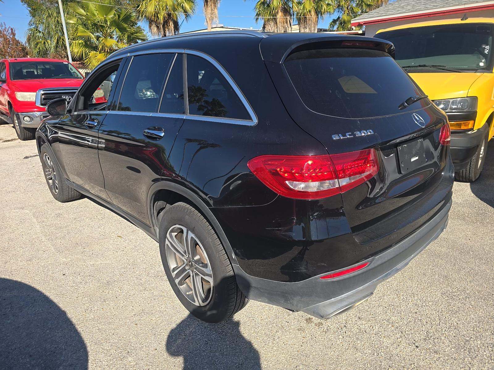 Mercedes-Benz GLC 300 2018 — photo 2