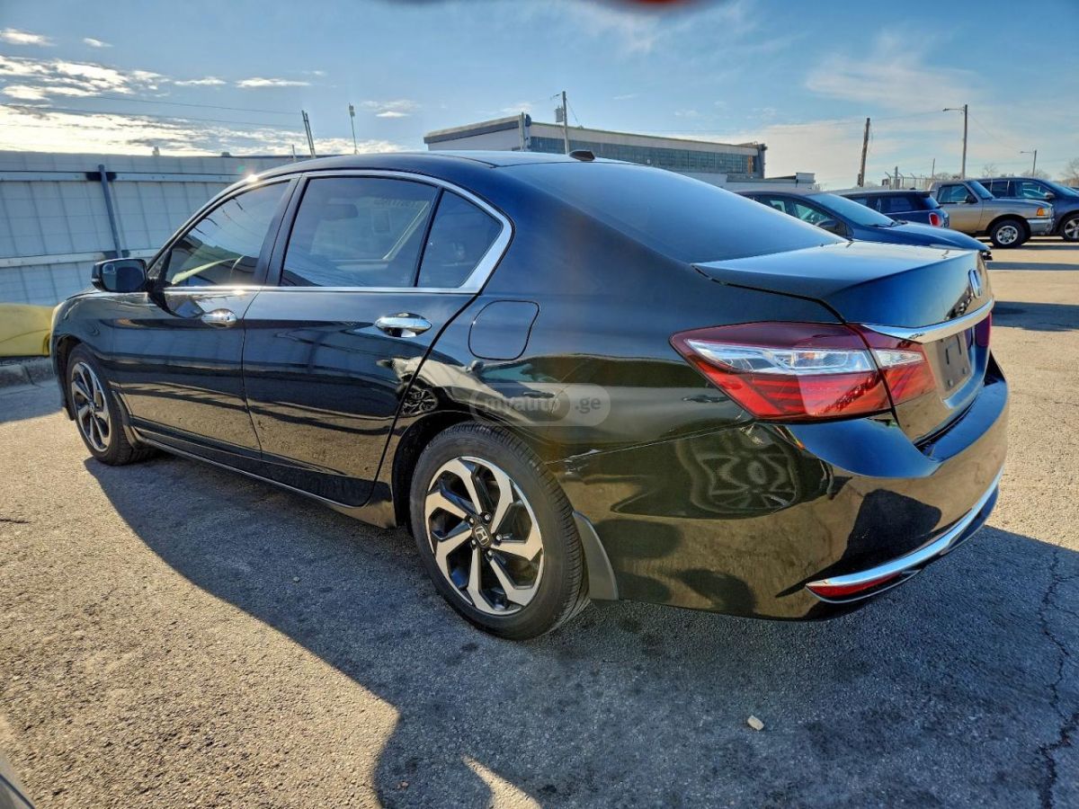 Honda Accord 2017 — photo 2