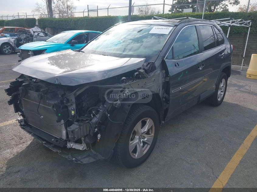 Toyota RAV 4 2020 — photo 2