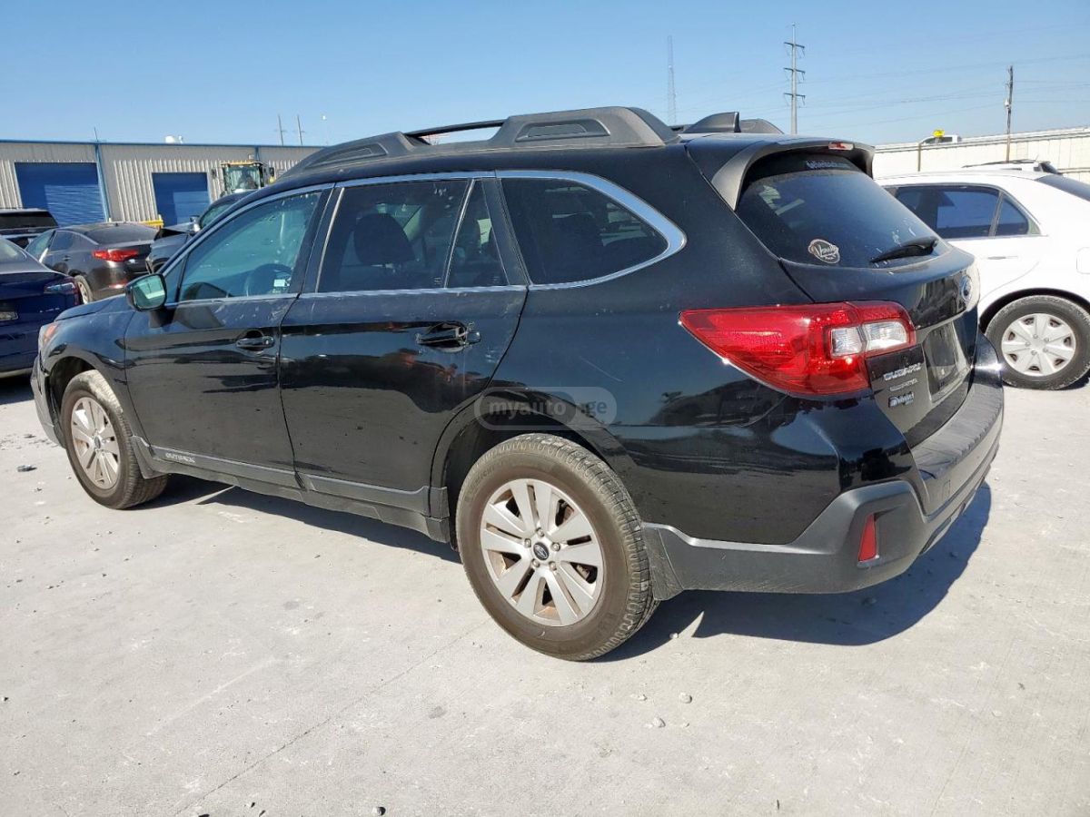 Subaru Outback 2019 — photo 2