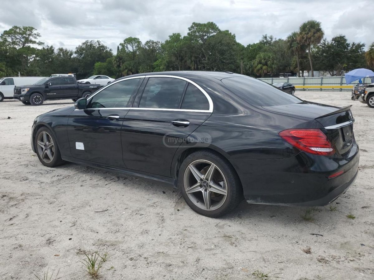 Mercedes-Benz E 300 2017 — photo 2