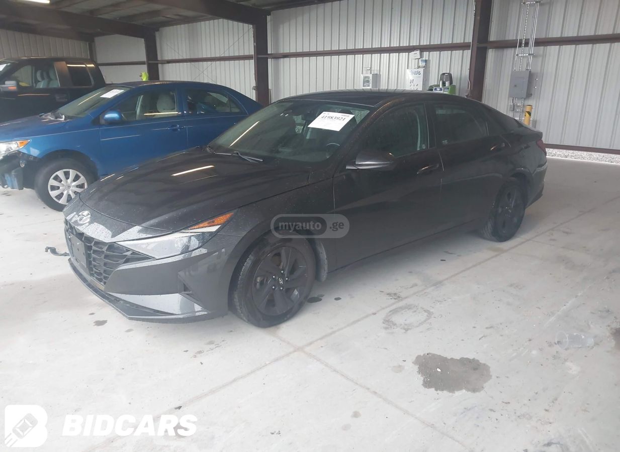 Hyundai Elantra 2021 — photo 2