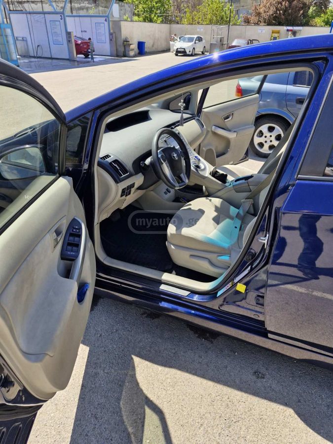Toyota Prius 2012 — photo 2