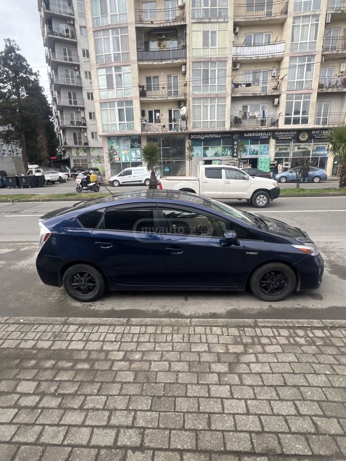 Toyota Prius 2013 — photo 2