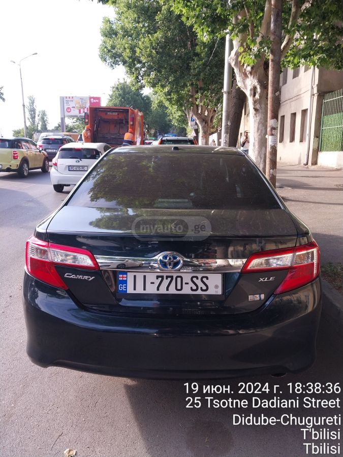 Toyota Camry 2013 — photo 2