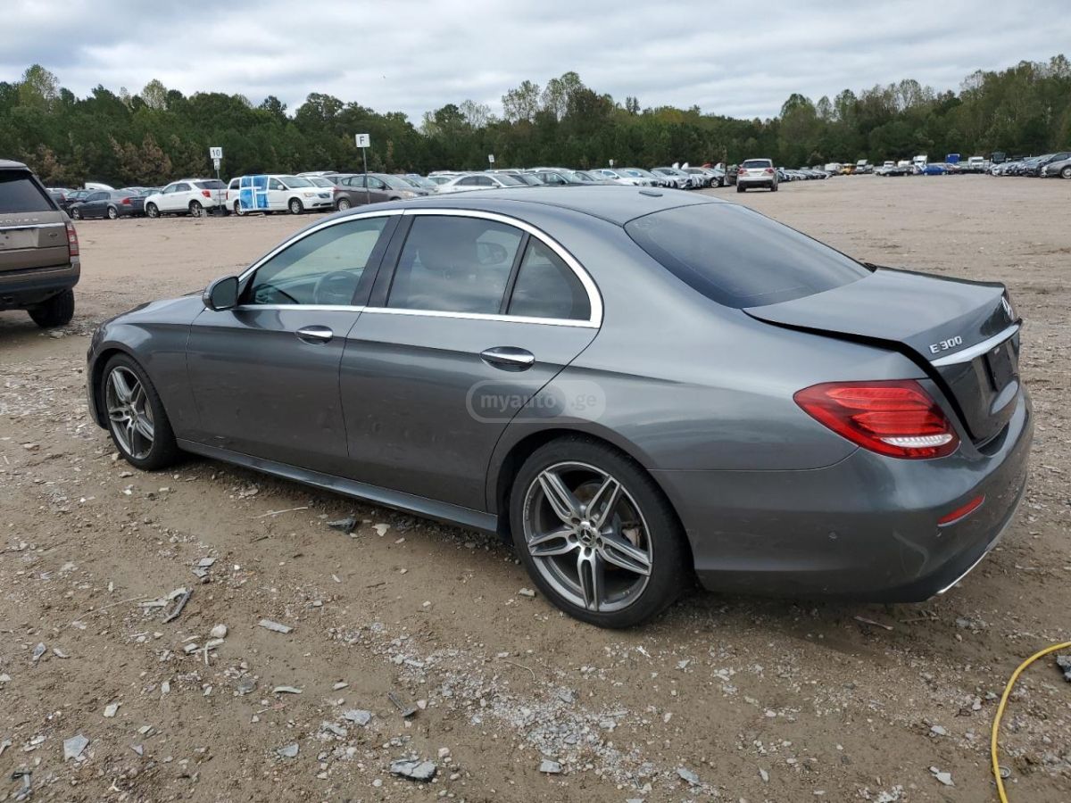 Mercedes-Benz E 300 2017 — photo 2