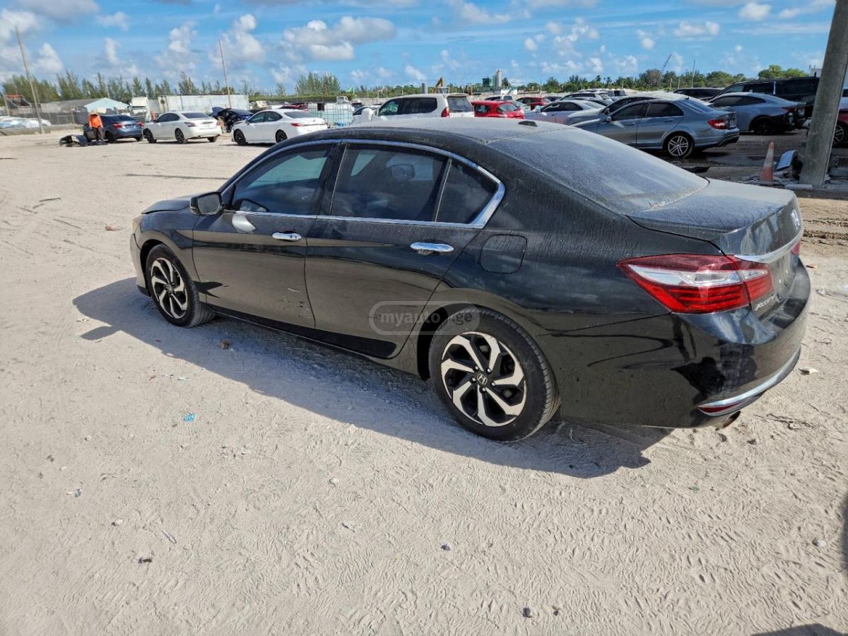 Honda Accord 2017 — photo 2