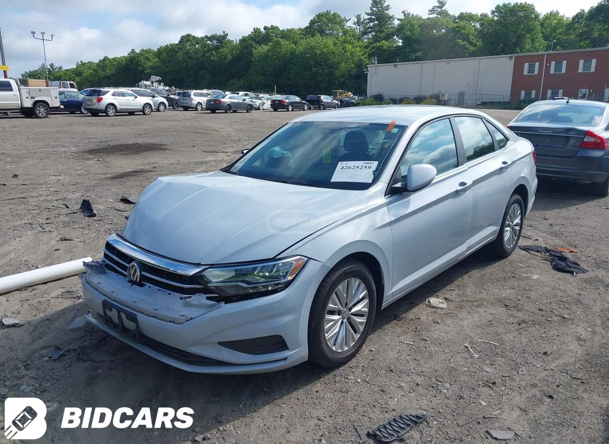 Volkswagen Jetta 2019 — photo 2