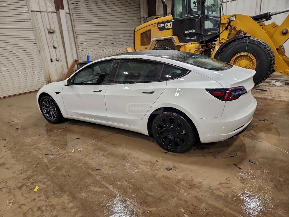 Tesla Model 3 2023 — photo 2