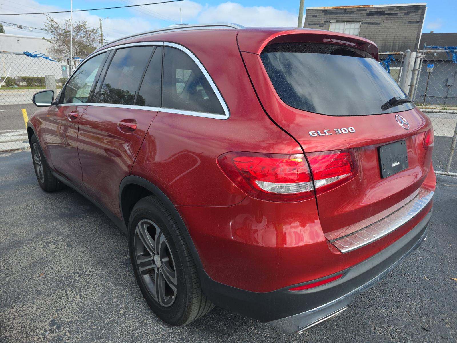 Mercedes-Benz GLC 300 2016 — photo 2