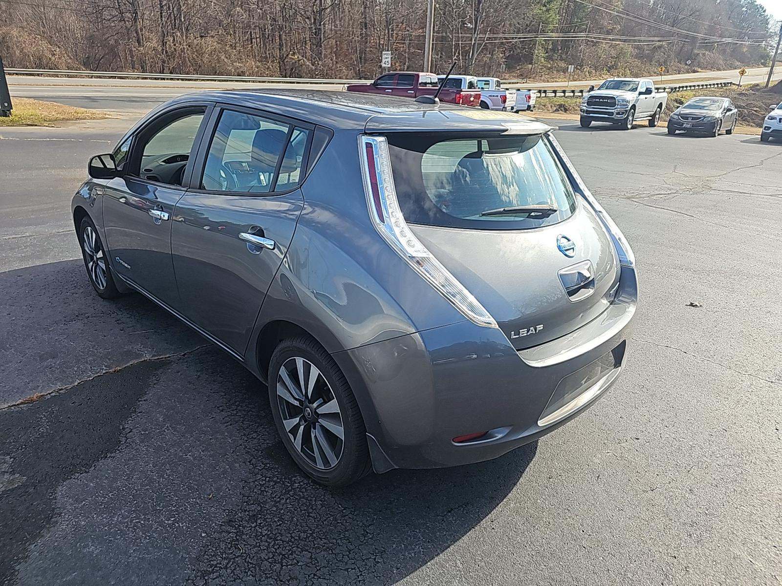 Nissan Leaf 2016 — photo 2