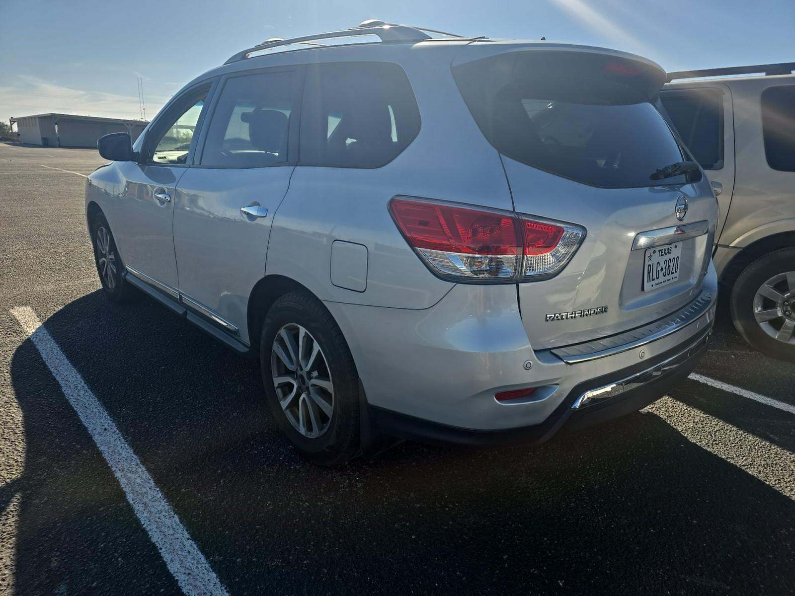 Nissan Pathfinder 2015 — photo 2