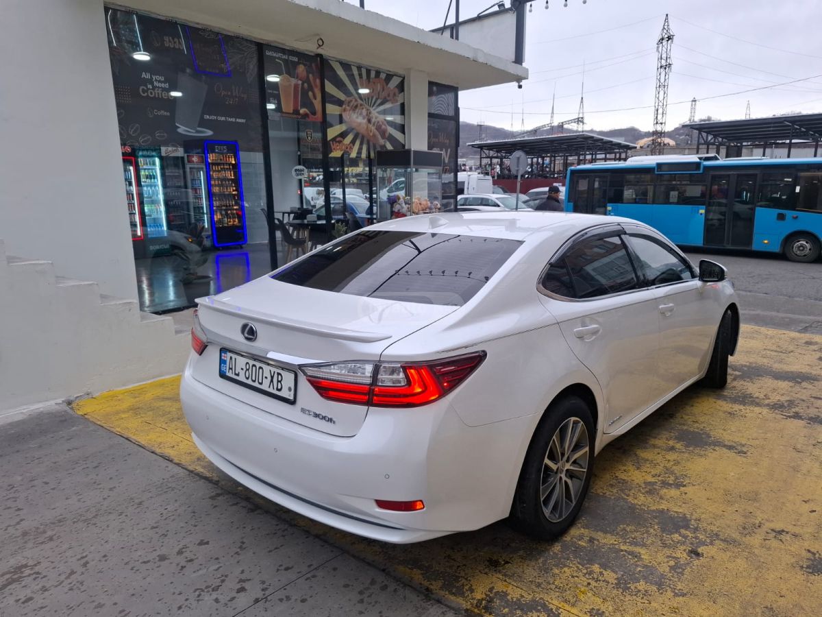 Lexus ES 300 2017 — photo 2