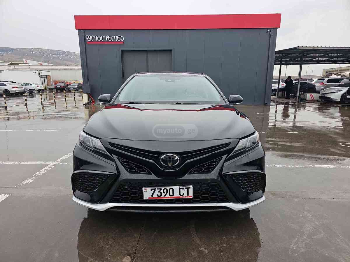 Toyota Camry 2022 — photo 2