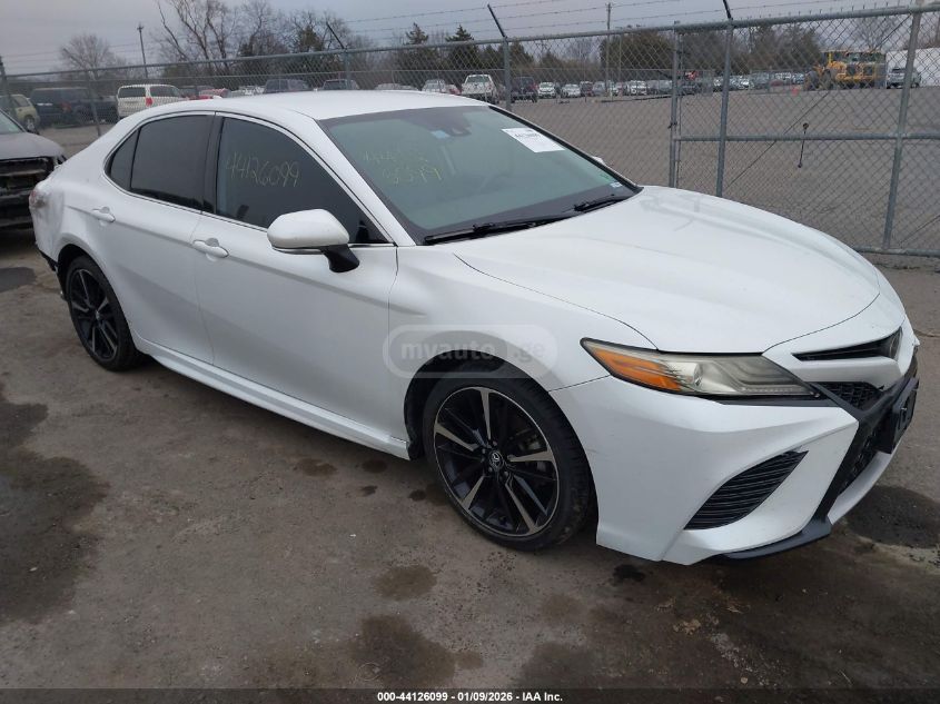 Toyota Camry 2020 — photo 2