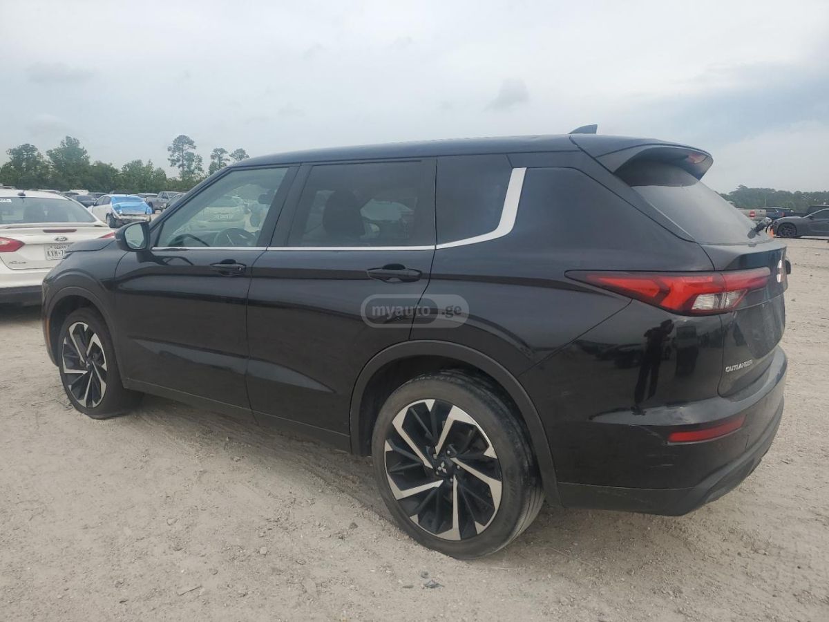 Mitsubishi Outlander 2022 — photo 2