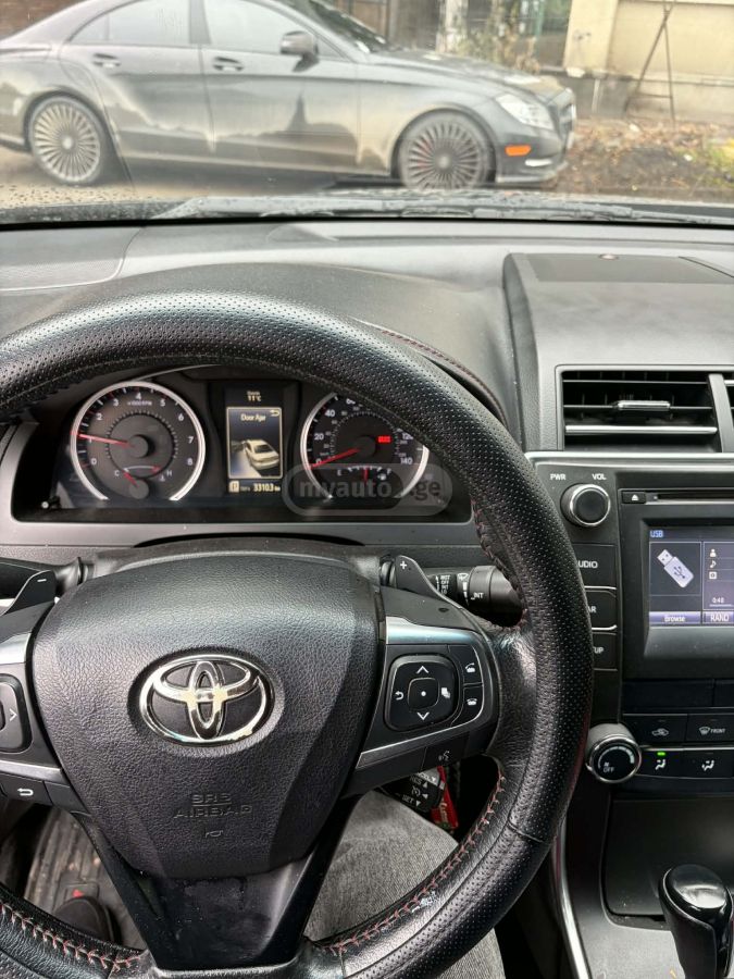 Toyota Camry 2016 — photo 2