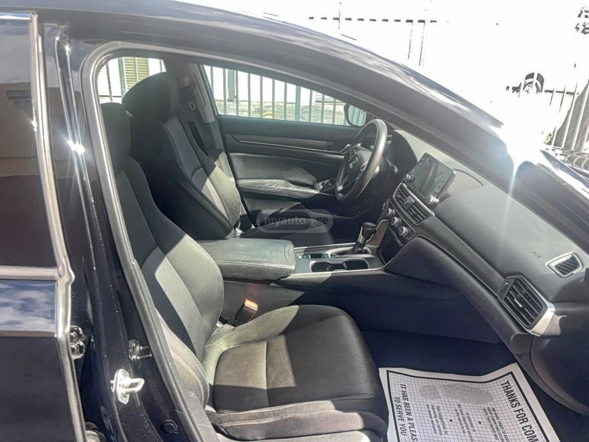 Honda Accord 2018 — photo 2