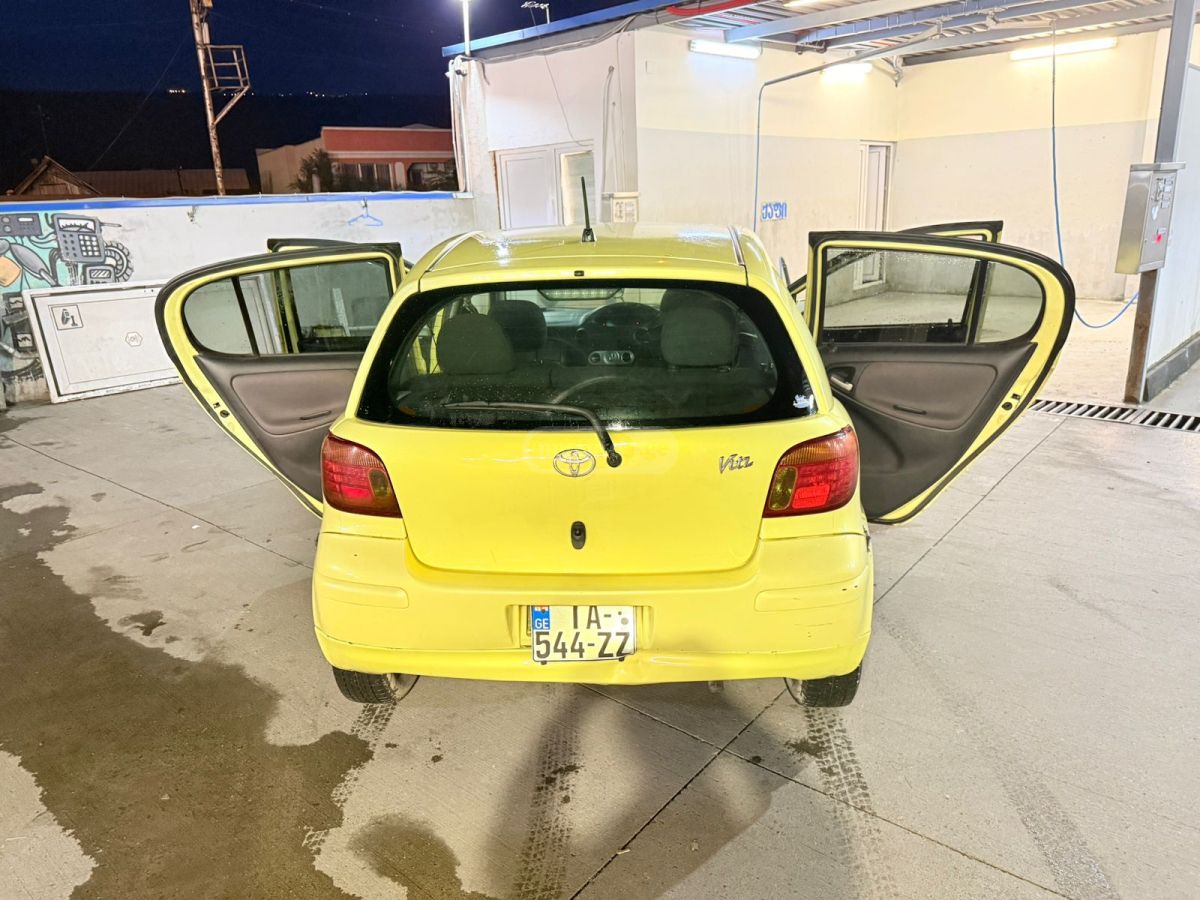 Toyota Vitz 2002 — photo 2