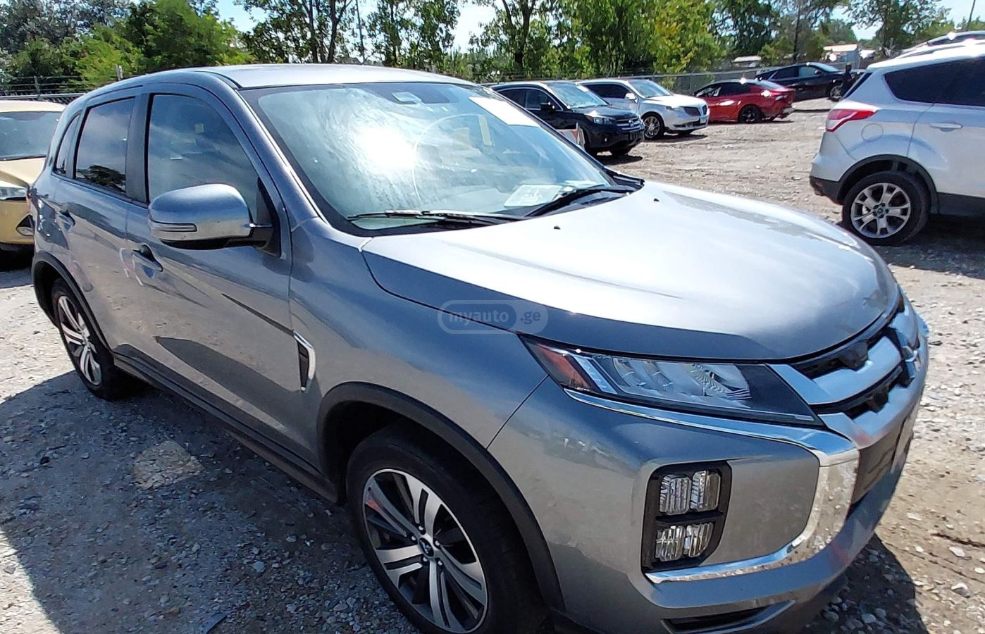 Mitsubishi Outlander 2021 — photo 2