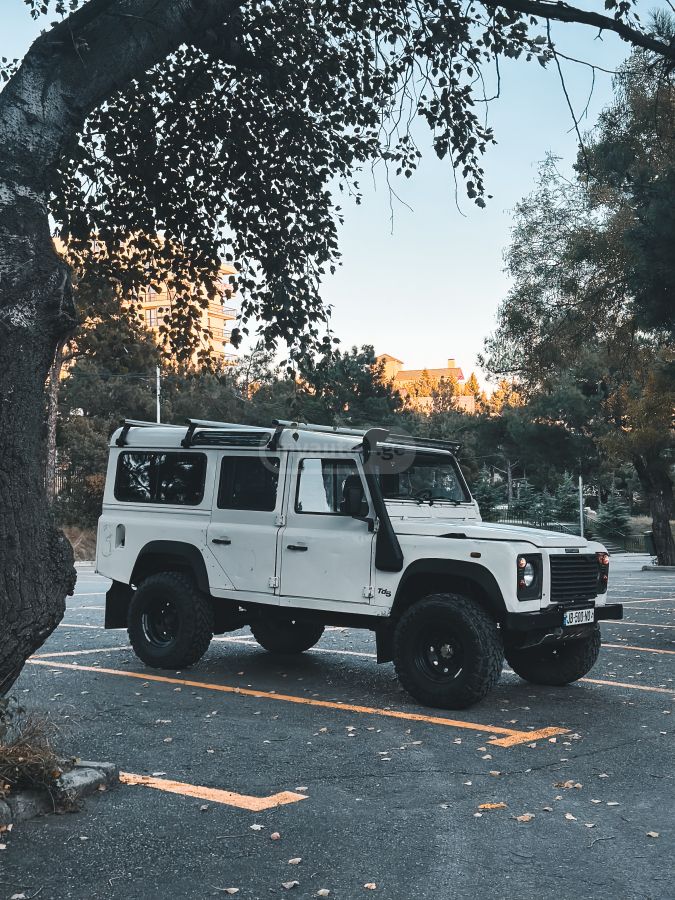 Land Rover Defender 110 2001 — photo 2