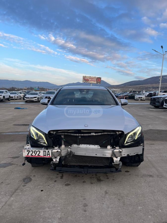 Mercedes-Benz E 300 2016 — photo 2