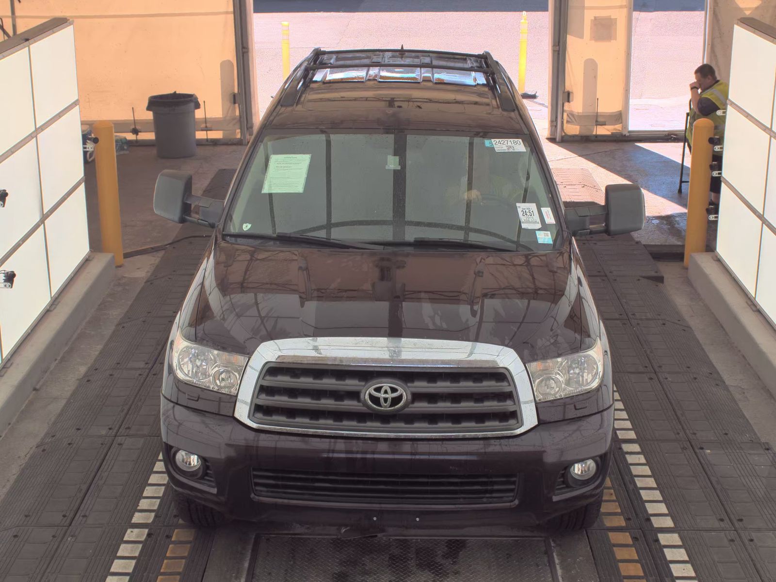 Toyota Sequoia 2015 — photo 2
