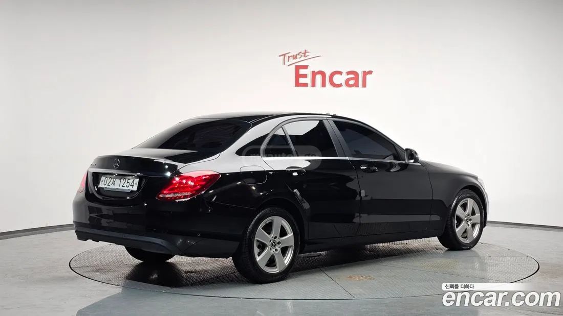 Mercedes-Benz C 63 AMG 2018 — photo 2